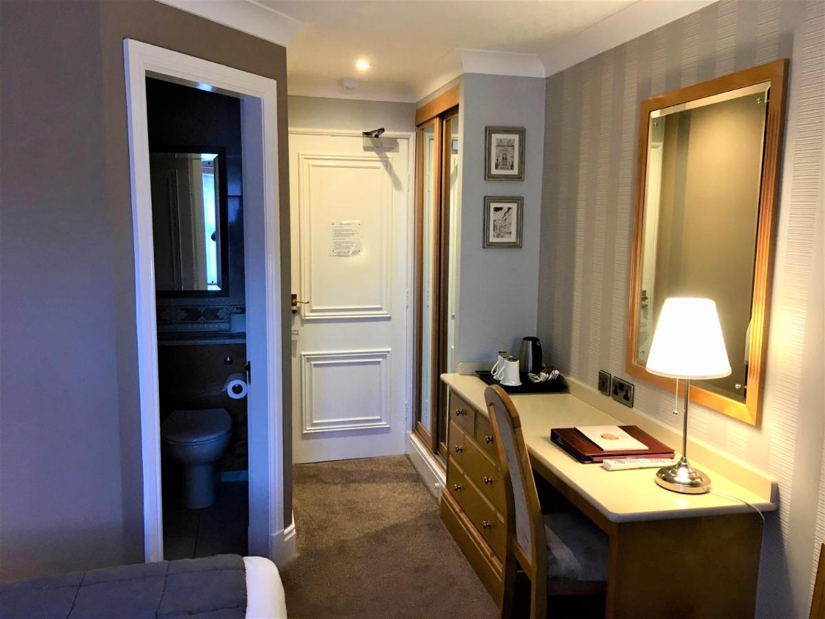 Astley Bank Hotel Darwen Bagian luar foto