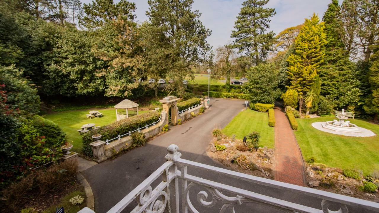 Astley Bank Hotel Darwen Bagian luar foto