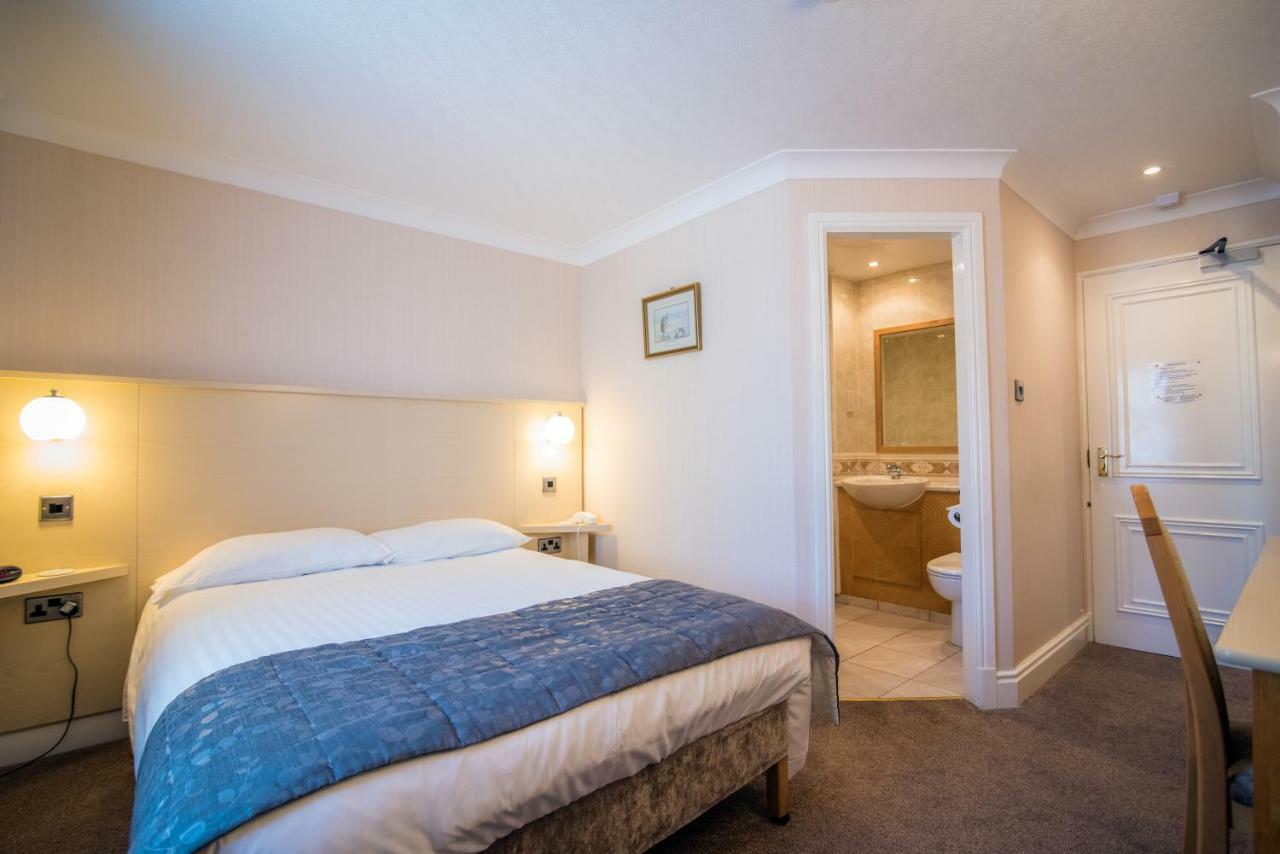 Astley Bank Hotel Darwen Bagian luar foto